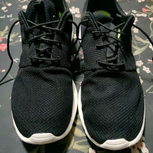 Nike Men's Roshe Run Black/White Sneakers Sz 14